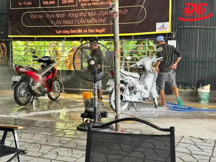 Tiệm rửa xe Hậu Giang Tú