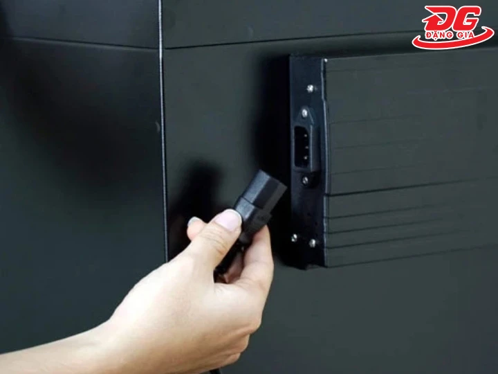 cắm điện cho tủ chống ẩm FujiE AD500