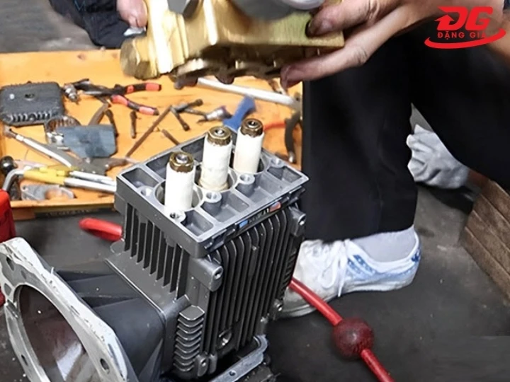 dấu hiệu cần thay piston sứ máy rửa xe