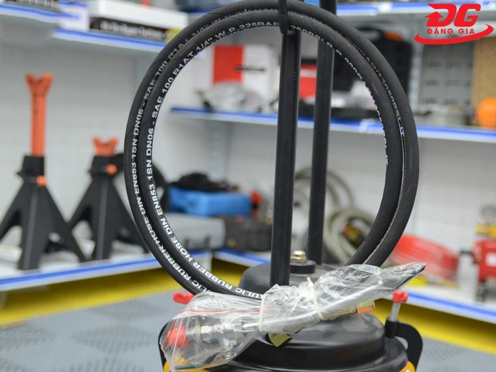 dây dẫn máy bơm mỡ bằng chân