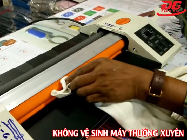 không vệ sinh máy thường xuyên