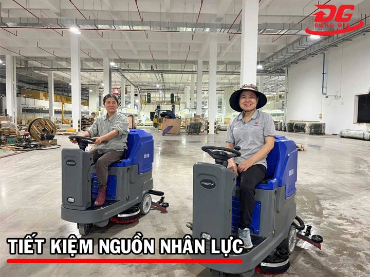 máy chà sàn ngồi lái Tiết kiệm tối đa nguồn nhân lực