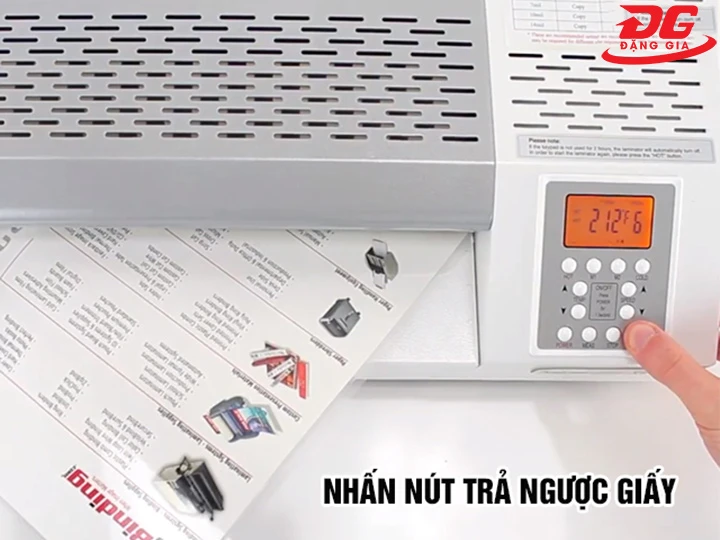 nhấn nút trả ngược giấy