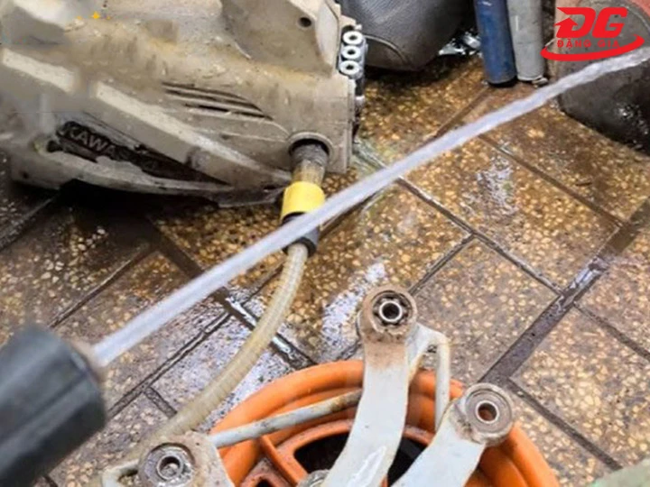 tia nước xịt máy rửa xe bị yếu