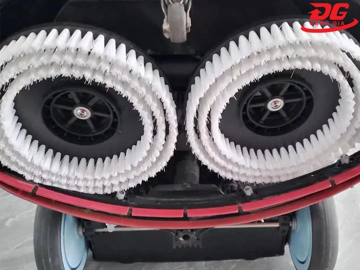 Bàn chải máy chà sàn liên hợp mini Kumisai KMS 2E