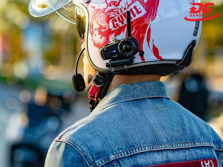 bộ đàm liên lạc gắn mũ bảo hiểm
