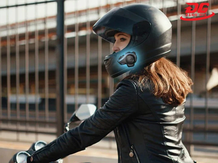 bộ đàm gắn mũ bảo hiểm