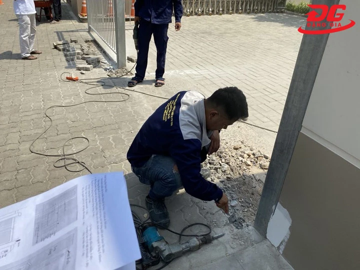 cách lắp barie tự động là chuẩn bị nền móng chắc chắn