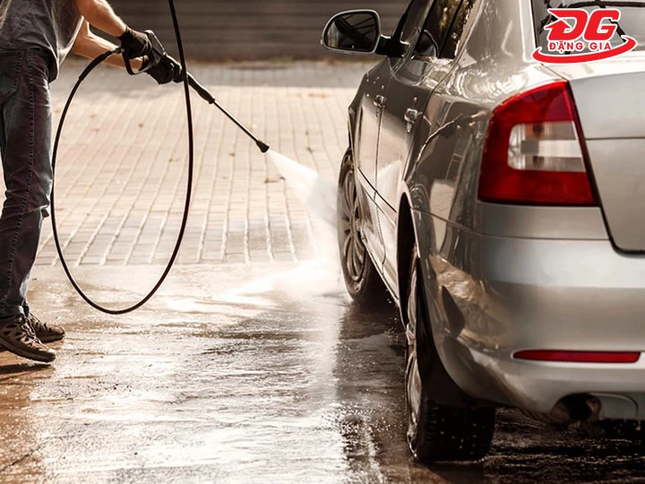 rửa xe quận 8