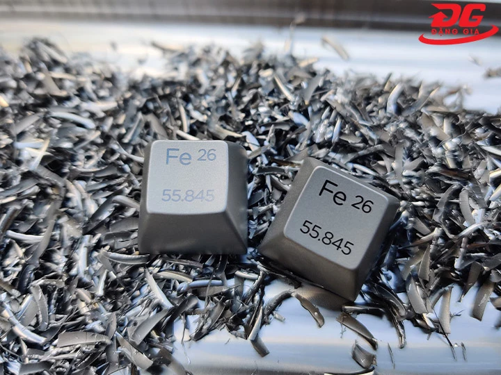 kim loại cứng nhất thế giới Sắt (Fe)