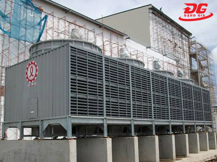 nhiệt độ nước tháp giải nhiệt tăng cao vì đặt nơi kín gió