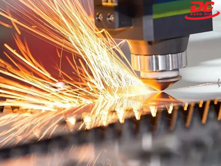 xử lý nhiệt và gia công kim loại cứng nhất