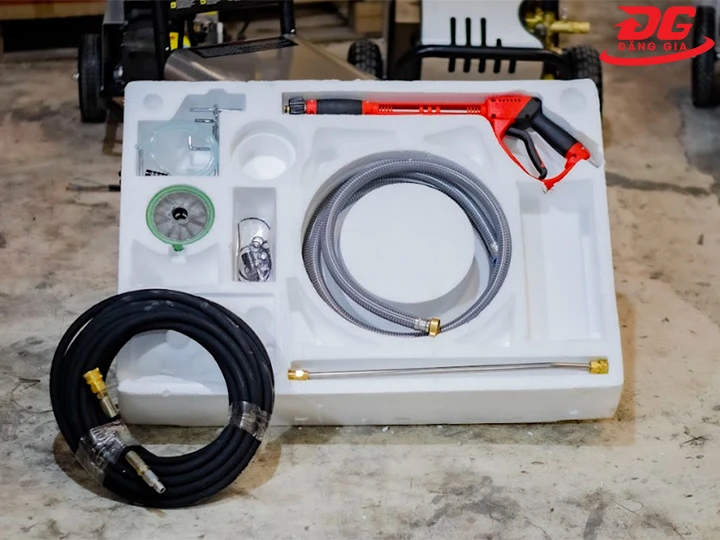 chọn máy rửa xe cao áp có đủ phụ kiện