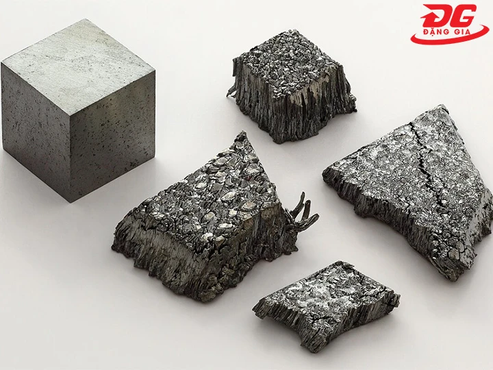 kim loại cứng nhất Lutetium (Lu)