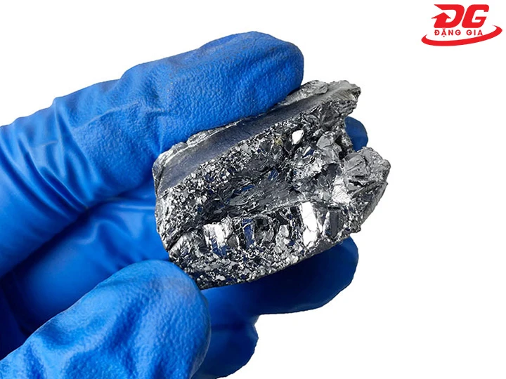 kim loại cứng nhất Vanadium (V)