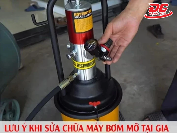 lưu ý khi dùng máy bơm mỡ khí nén Palada PD-10
