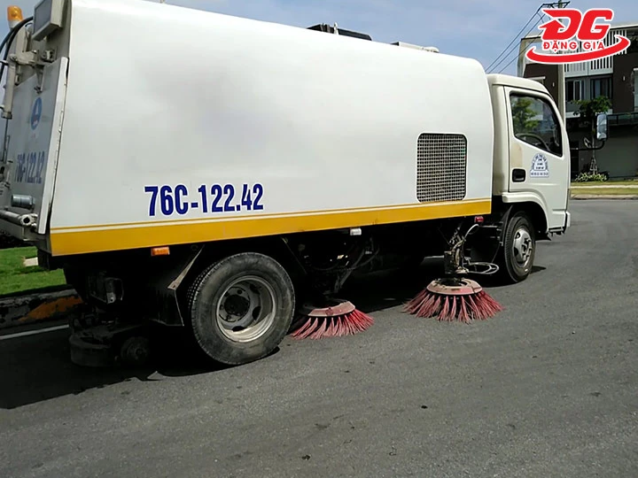 xe quét rác Isuzu vận hành siêu bền