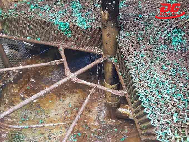 Cáu cặn tháp giải nhiệt Do oxi hóa & ăn mòn