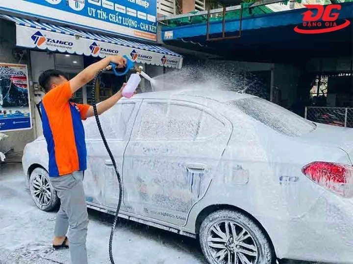 Địa chỉ rửa xe quận 4 Bọt Tuyết Hoàng diệu áp dụng công nghệ cao