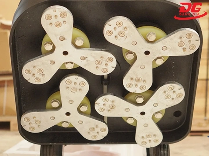 Máy mài sàn bê tông K12 A6 (có biến tần) trang bị hệ thống 4 tay đĩa quay