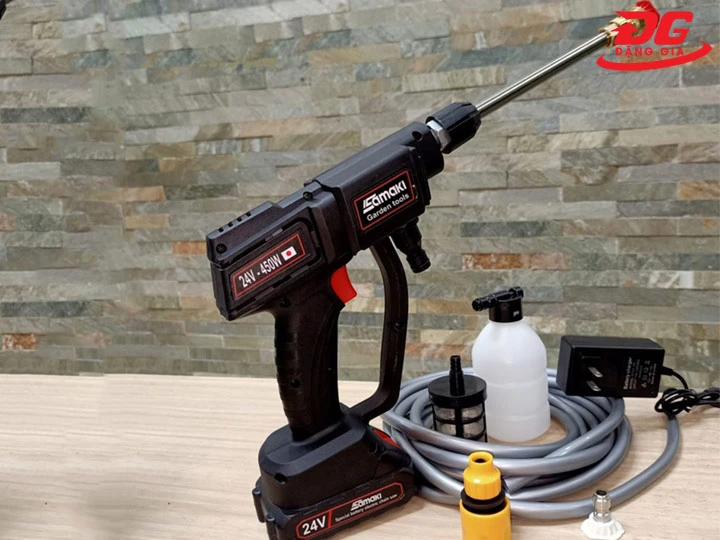 Máy rửa xe 24V Samake