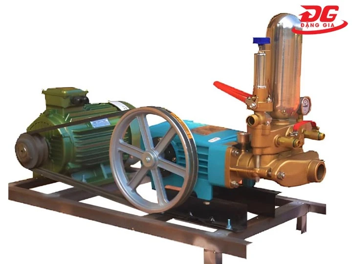 Máy phun rửa xe dây đai LS557