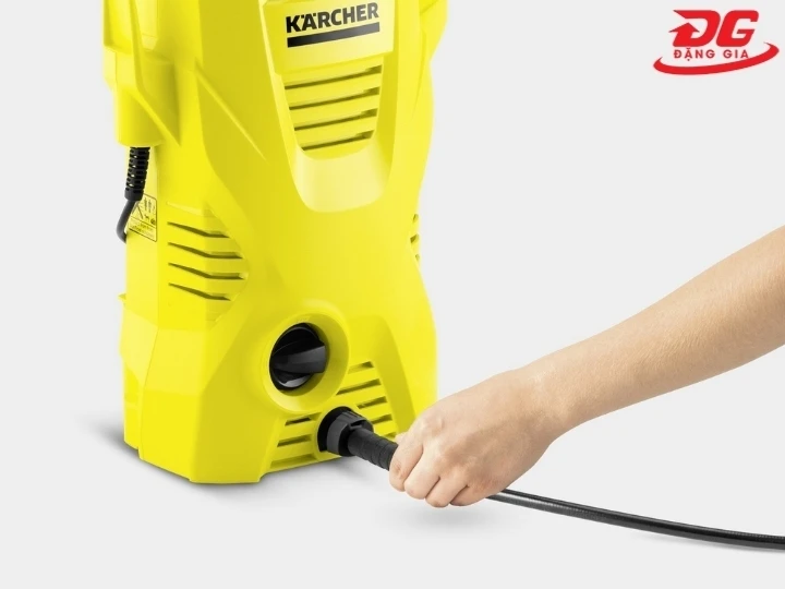 Thực hiện lắp đặt máy rửa xe Karcher K2 Compact Car đơn giản