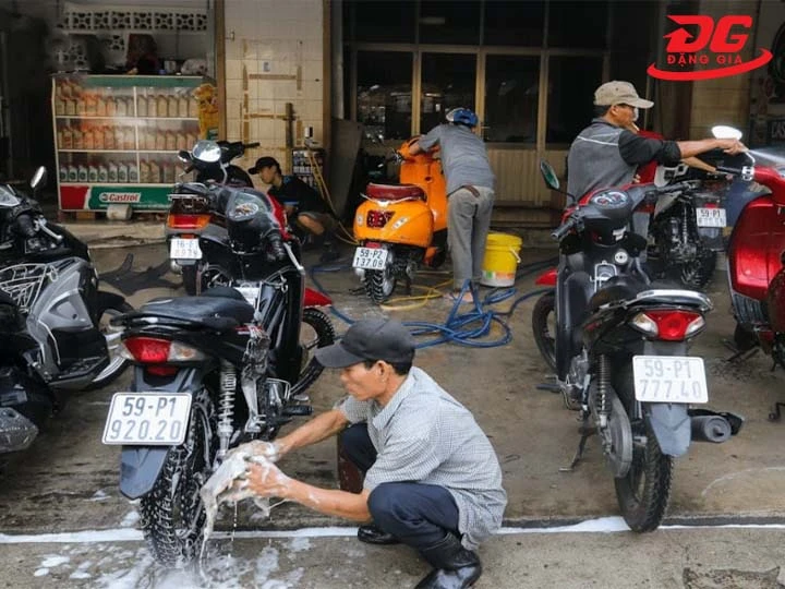 giá rửa xe máy theo thời gian