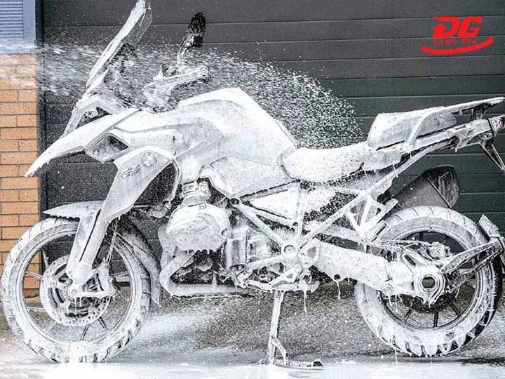Giá rửa xe máy nâng cao