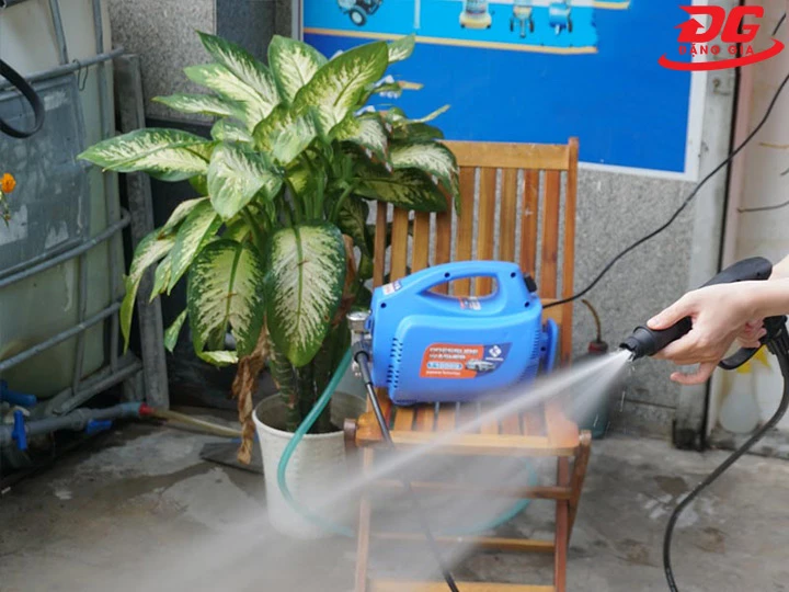 tia xịt nước yếu