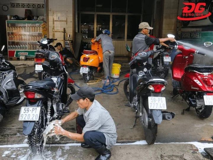 Tiệm rửa xe quận 4 Quốc Cường phục vụ tận tình