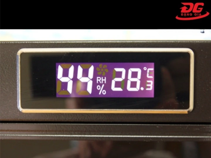 Tủ chống ẩm FujiE AD120 (120 lít) sở hữu bảng điều khiển rõ ràng