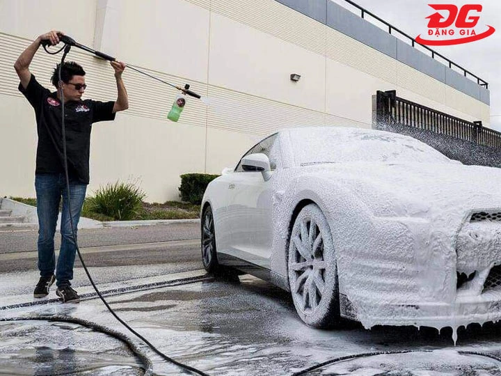 Bình bọt tuyết rửa xe gắn súng máy rửa xe