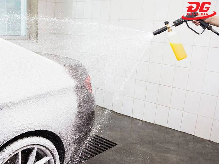 Bình bọt tuyết rửa xe