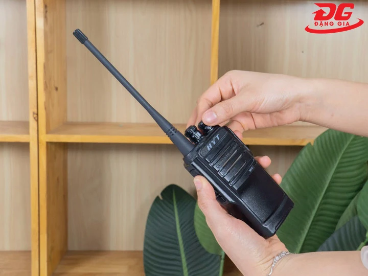 Cách bật tắt bộ đàm