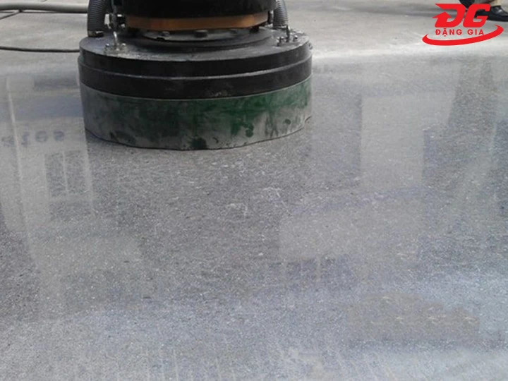 chú ý an toàn và kỹ thuật khi thi công sàn bê tông mài nhám