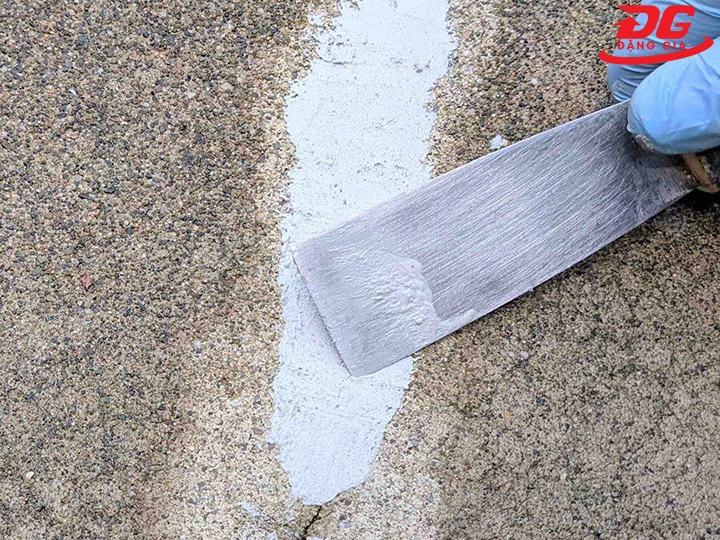 kiểm tra và xử lý nền bê tông cũ