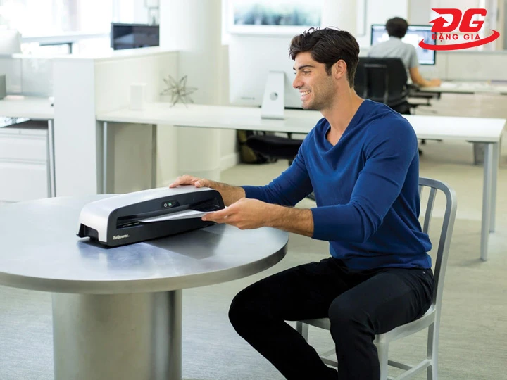 máy ép plastic khổ A1 Vận hành đơn giản