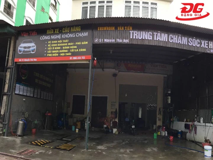 Tiệm rửa xe Vinh Văn Tiến