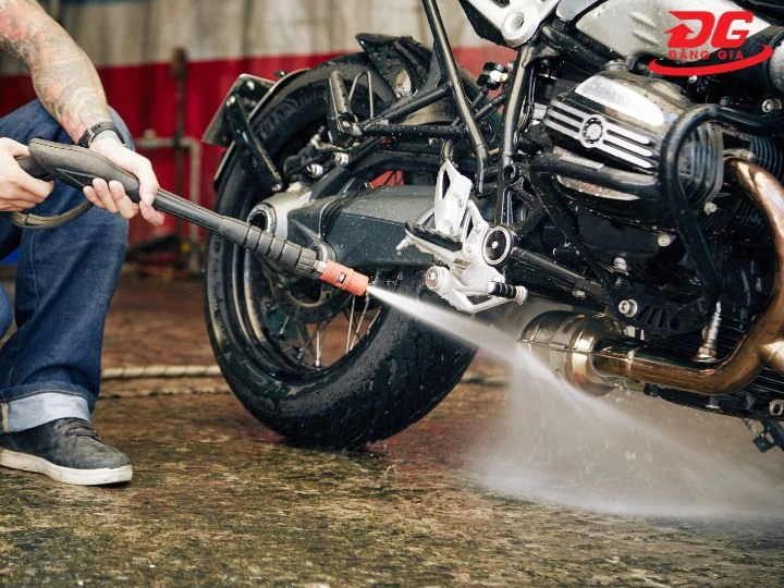 Tiệm rửa xe Vĩnh Long Quang Long