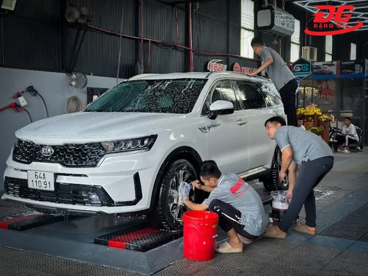 Tiệm rửa xe Vĩnh Long Quang Tiến