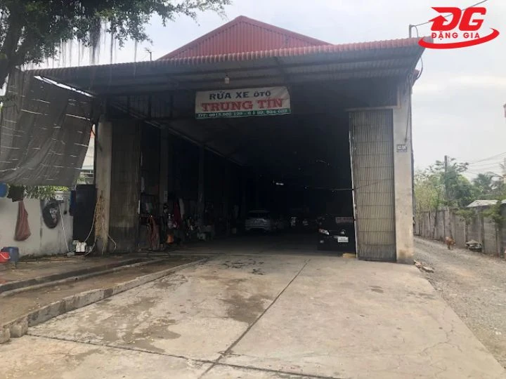 Tiệm rửa xe Vĩnh Long Trung Tín