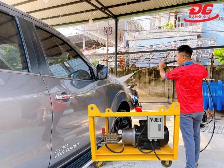 sử dụng Máy rửa xe cao áp V-JET 350/15