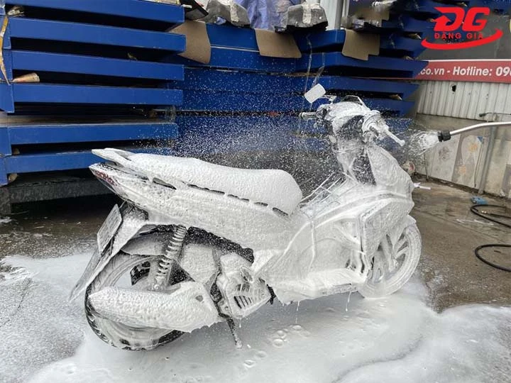 Máy rửa xe cao áp Lutian 3WZ-300T phun bọt tuyết