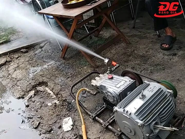 Máy rửa xe motor rời