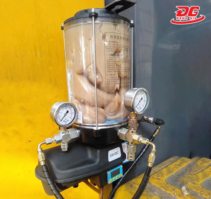 máy bơm mỡ chạy điện 24V