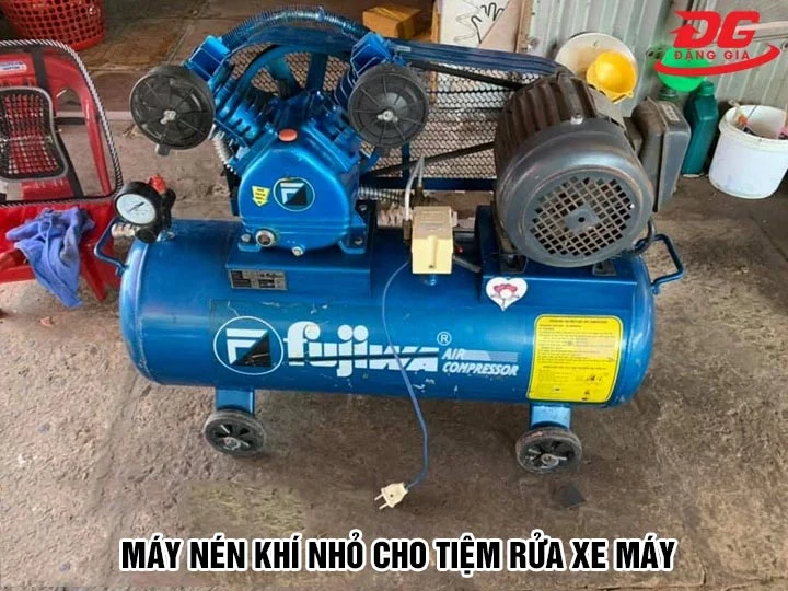 máy nén khí rửa xe máy
