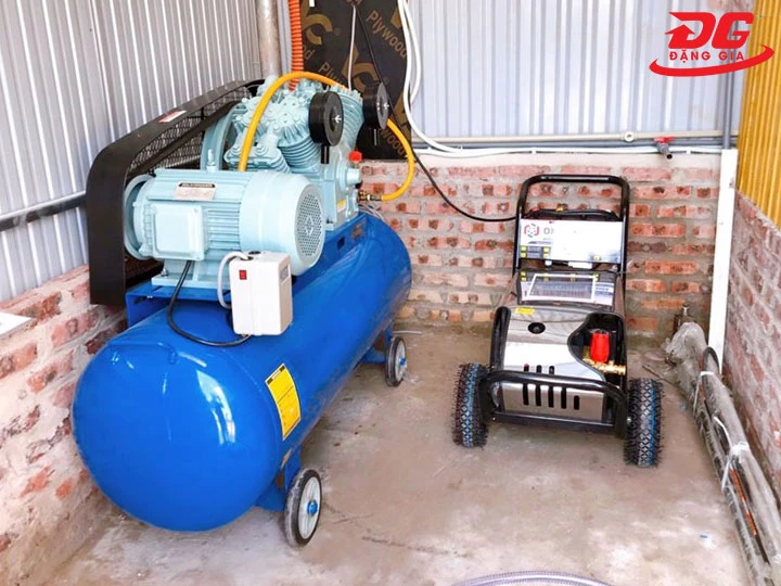 máy nén khí rửa xe ô tô