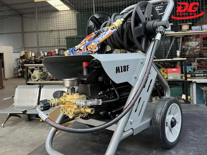 Máy rửa xe Reload M18F