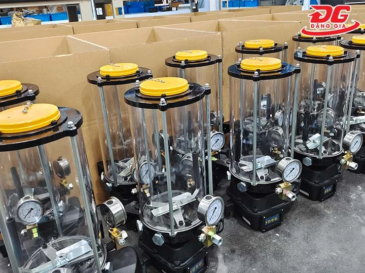 máy bơm mỡ điện 24V